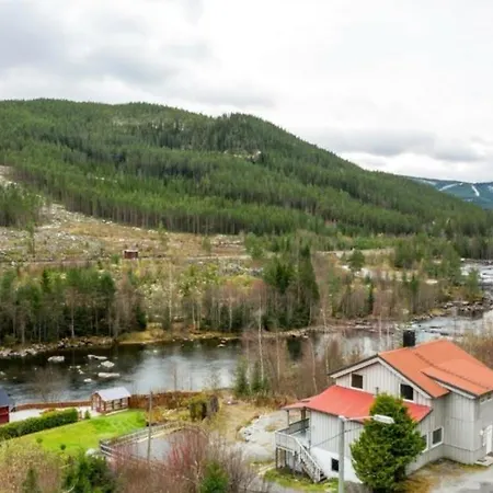 Riverside Rooms, Apartments, Hostel Gol