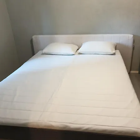 Riverside Rooms, Apartments, Hostel *