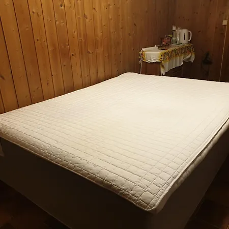 Hostel Riverside Rooms, Apartments,