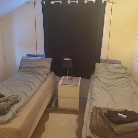 Riverside Rooms, Apartments, Hostel